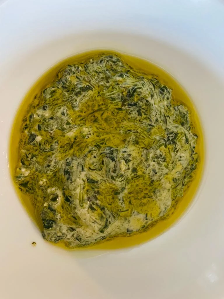 Espinafres cozidas com tarator (molho de tahini)