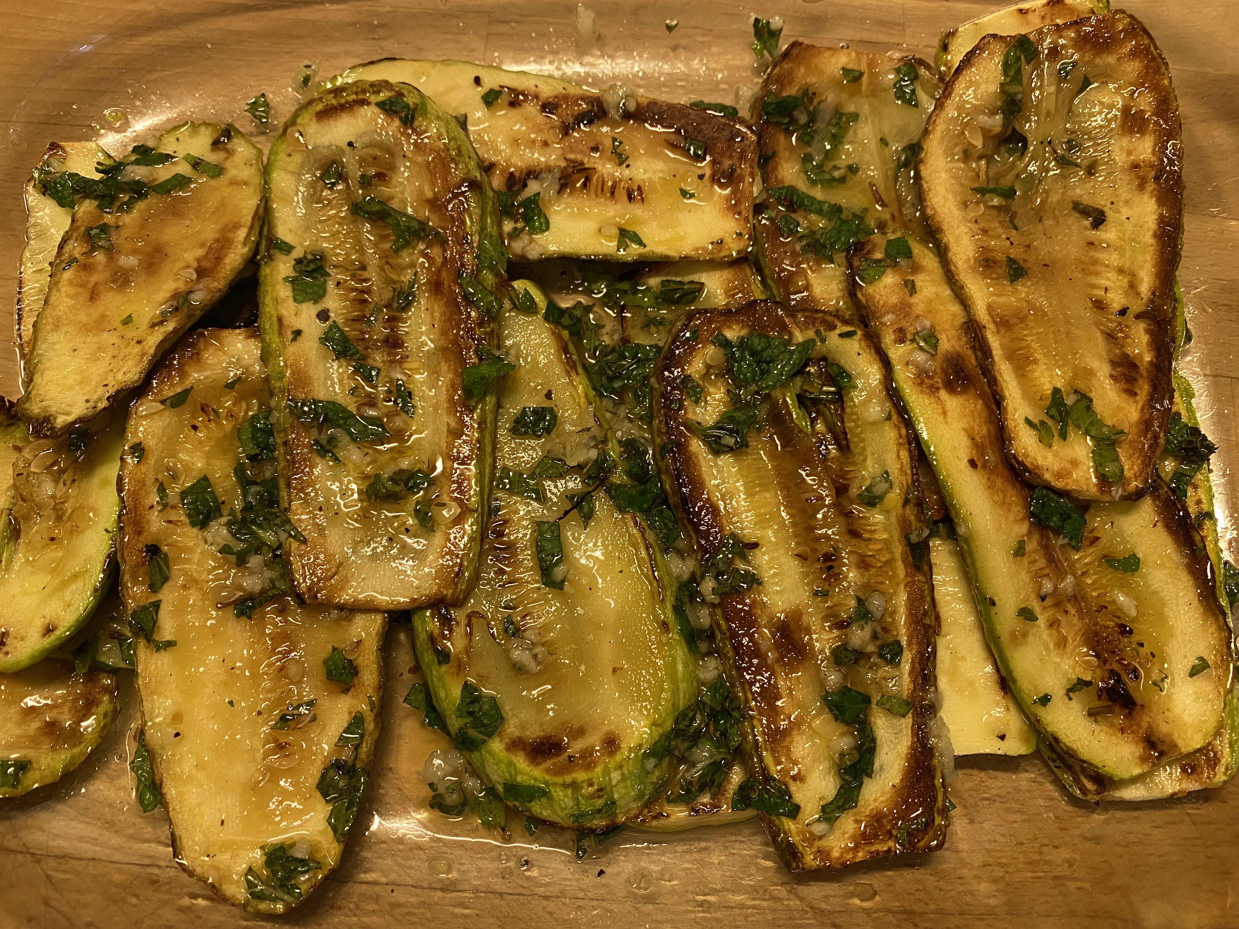 Courgettes ou Abobrinha Grelhada com Molho Tipo Gremolata