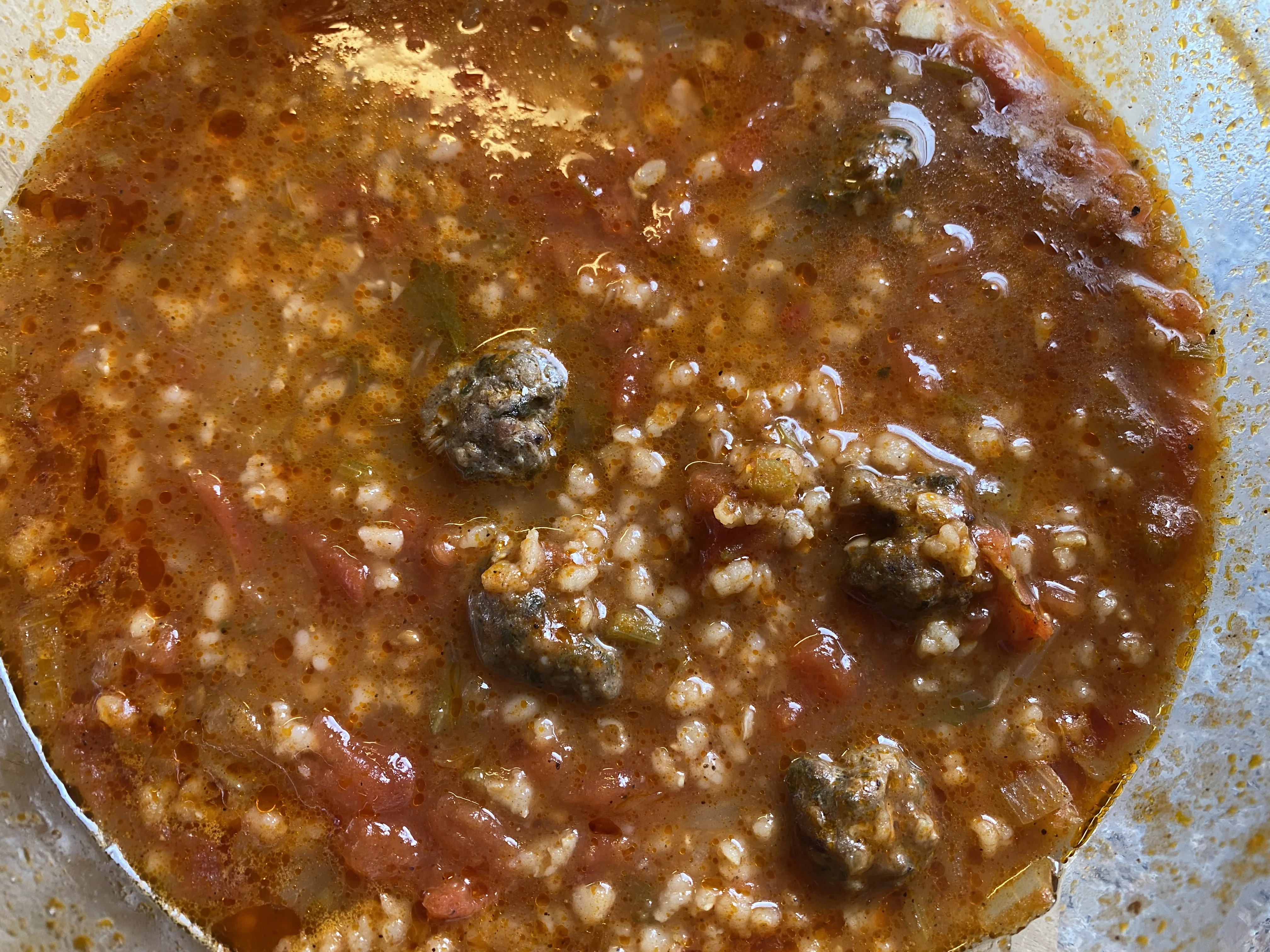 肉丸、米饭和番茄汤 - Chorbet Keema