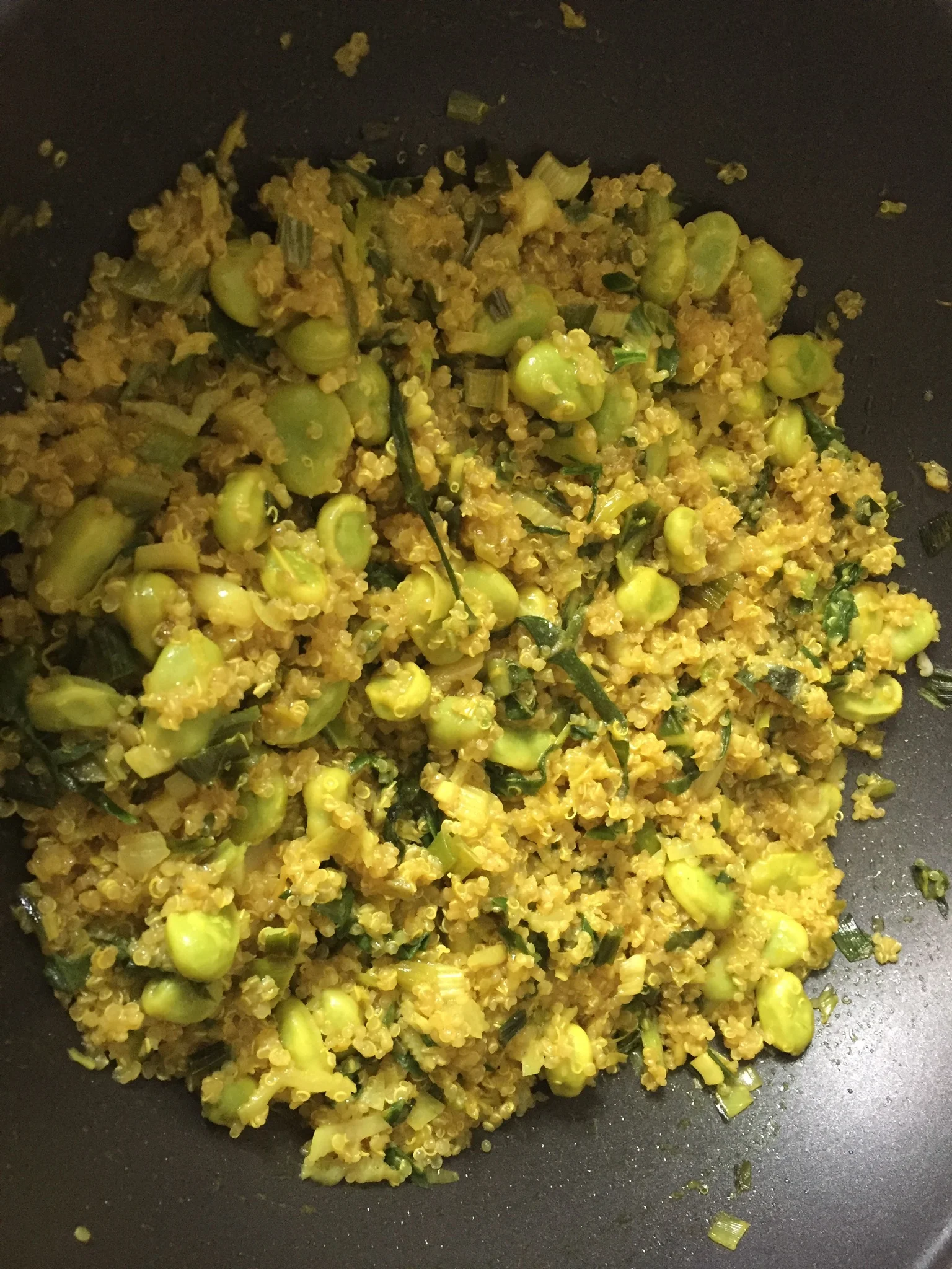 Quinoa com Alho-poró, Favas e Espinafres