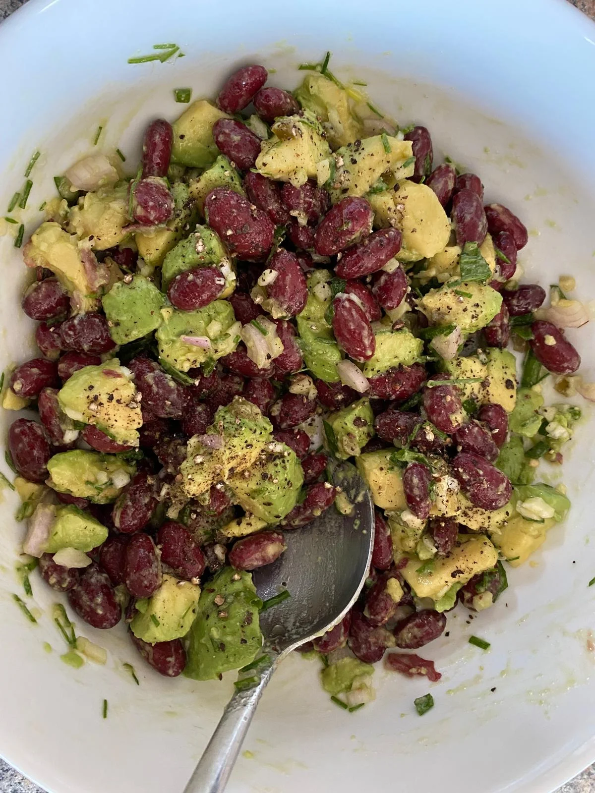 Rote Bohnen- und Avocadosalat